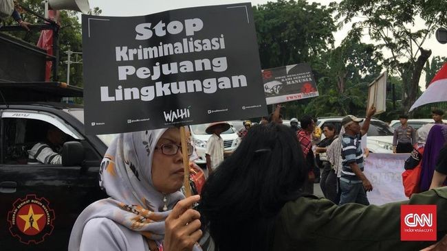 Zenzi, Kritikan Dibalas Tuduhan Narkoba